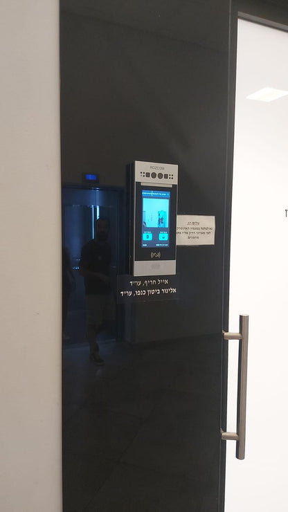 X501 מותקן בבניין